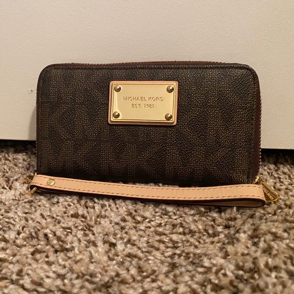 Michael Kors Logo Wallet Wristlet